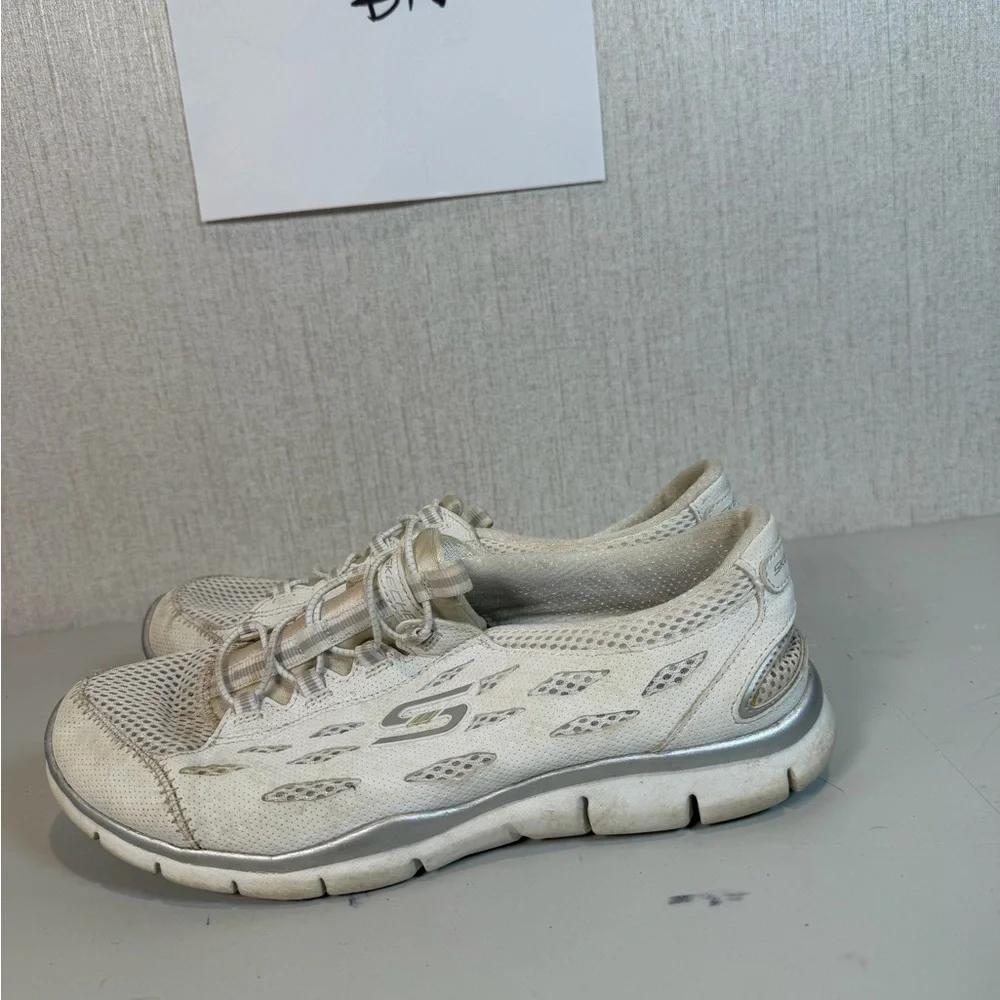 Skechers Womens Gratis‎ Going Places 22603 White Running Shoes Sneakers Size 9
